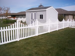 under-scalloped white picket fence. Residential fencing Kearney, Nebraska fencing contractors fence company overscalloped arched picket plank vinyl wood cedar western red cedar alternating board on board cap red cedar white khaki chestnut sandstone tan UVB sun solid french scalloped 