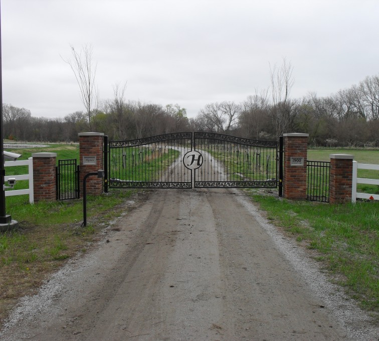 AFC Grand Island - Custom Gates, Country Overscallop Estate Gate with Letter Infill