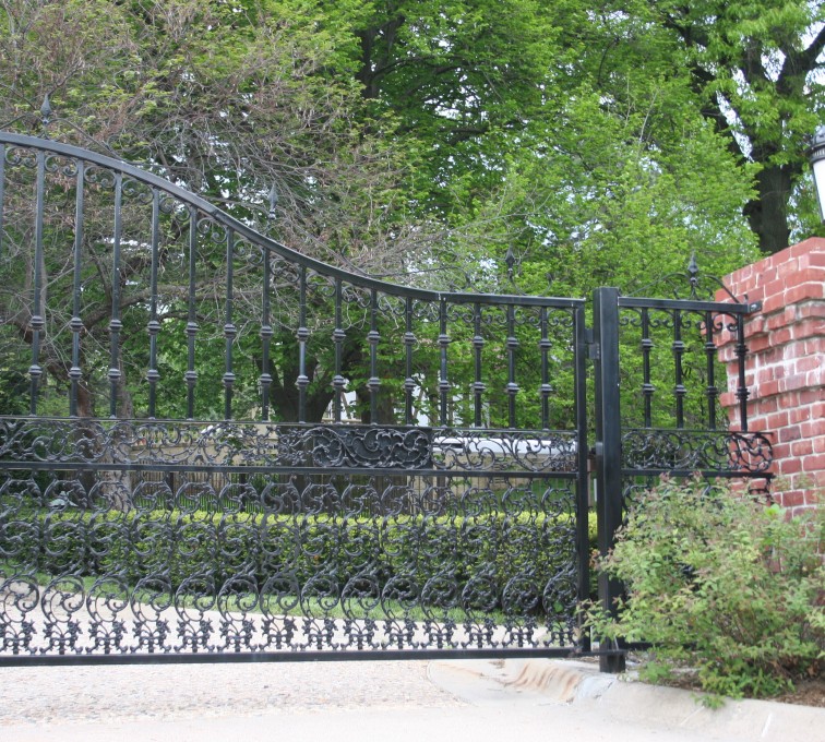 AFC Grand Island - Custom Gates,Overscallop Estate Gate with Scroll Accent At Bottom