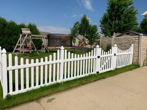 Kearney fence company residential fence contractors Nebraska overscalloped arched picket plank vinyl wood cedar western red cedar alternating board on board cap red cedar white khaki chestnut sandstone tan UVB sun solid french scalloped