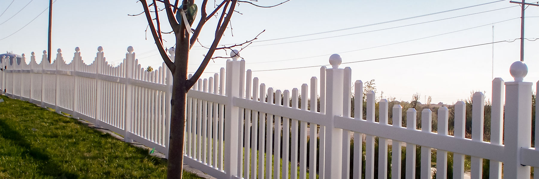 Kearney residential fence company fencing contractors Nebraska overscalloped arched picket plank vinyl wood cedar western red cedar alternating board on board cap red cedar white khaki chestnut sandstone tan UVB sun solid french scalloped 